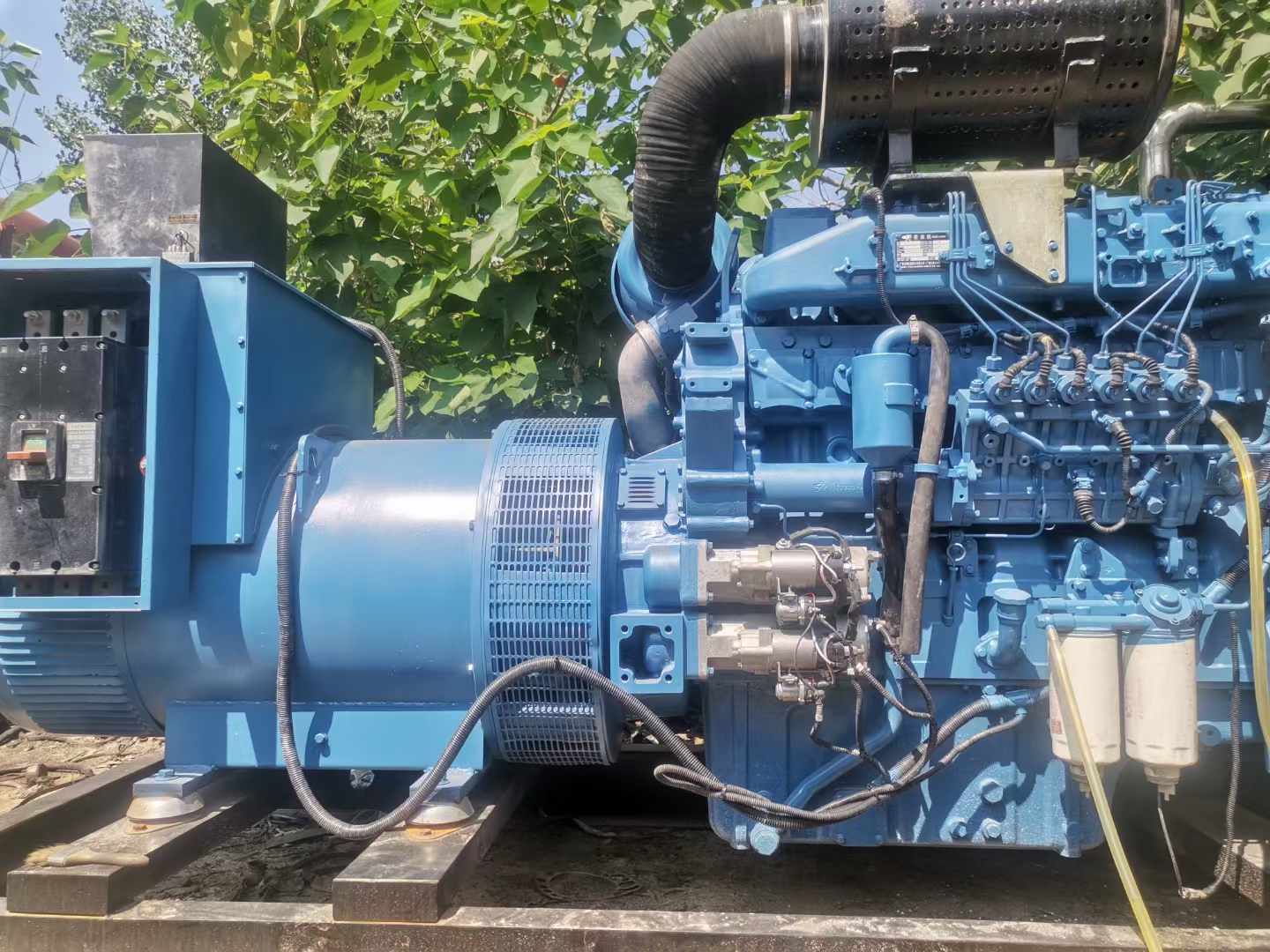 循化详细说明降低 800kW 柴油发电机输出电流波动的方法