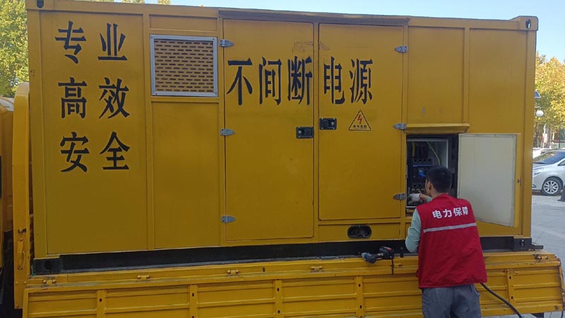 循化柴油发电机组和UPS电源配合使用时，如何避免切换过程中的电力中断？